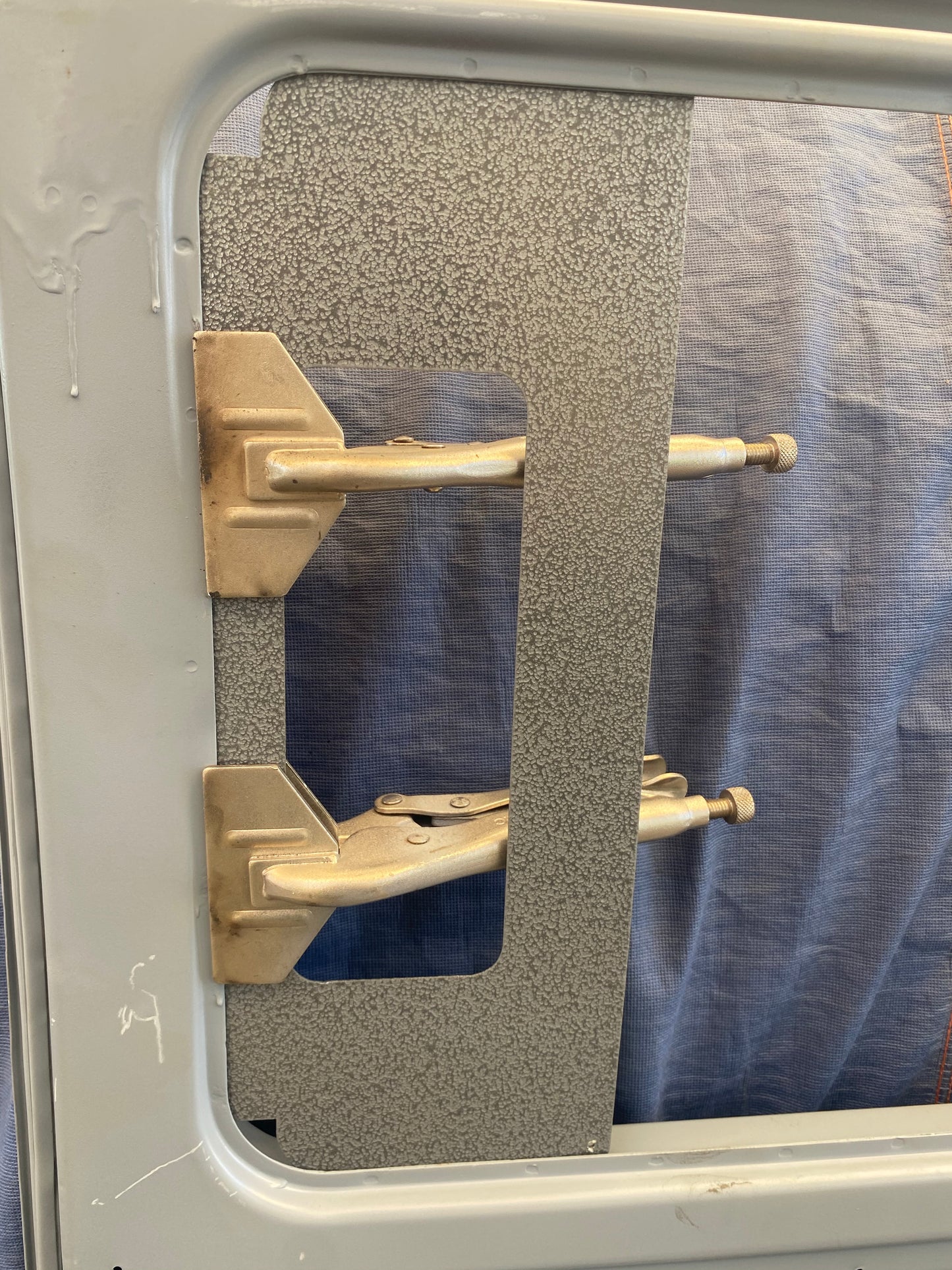 Bus: Side Window Pop Out Hinge Installation Welding Fixture for Split Bus